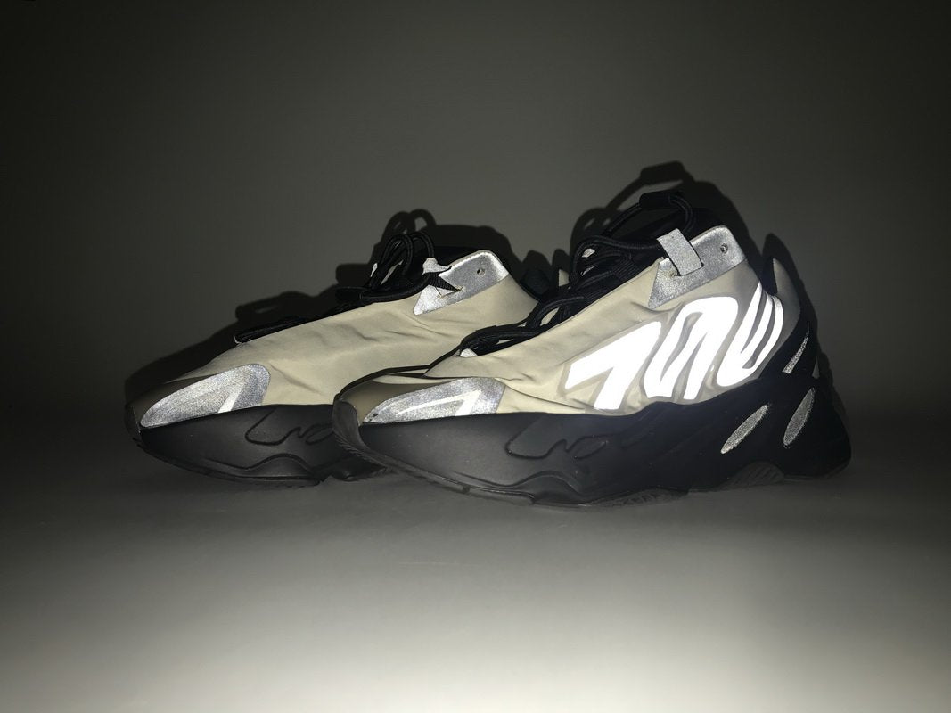 ADIDAS YEEZY BOOST 700 MNVN "BONE"