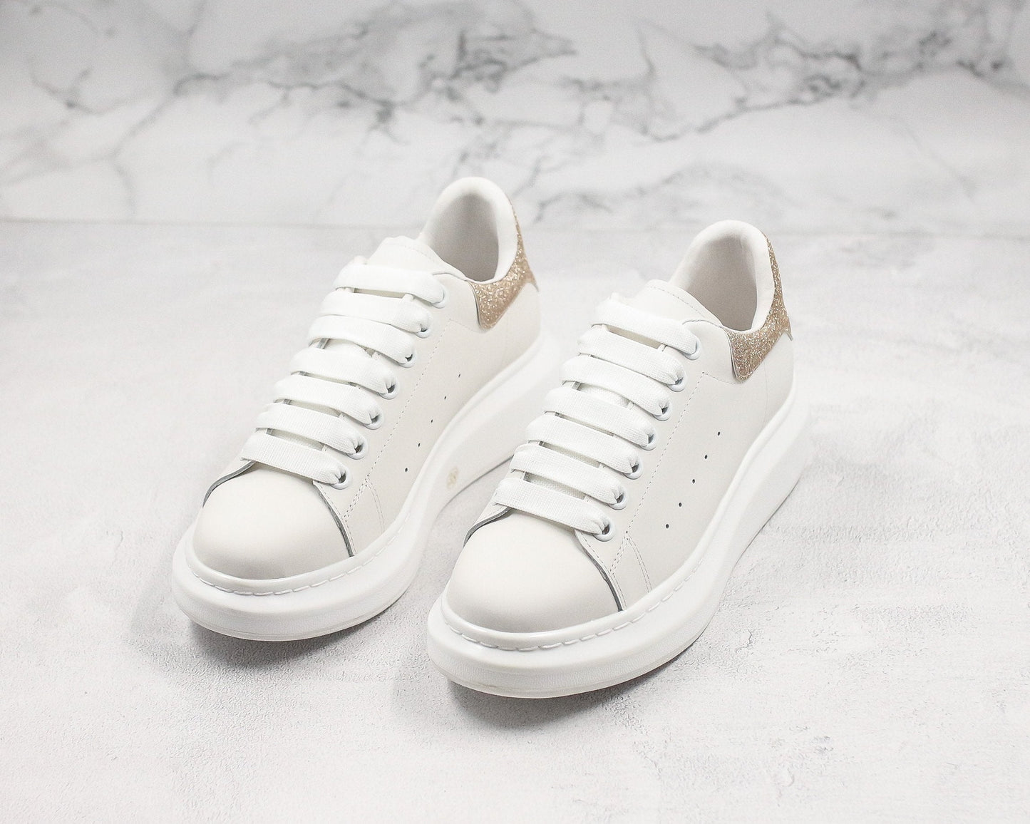 ALEXANDER MCQUEEN OVERSIZED SNEAKER