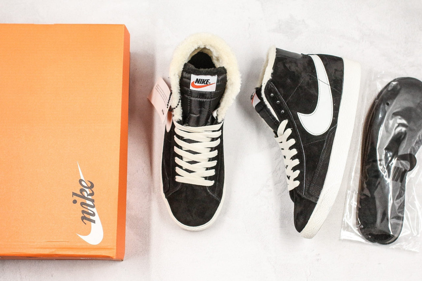 NIKE BLAZER MID