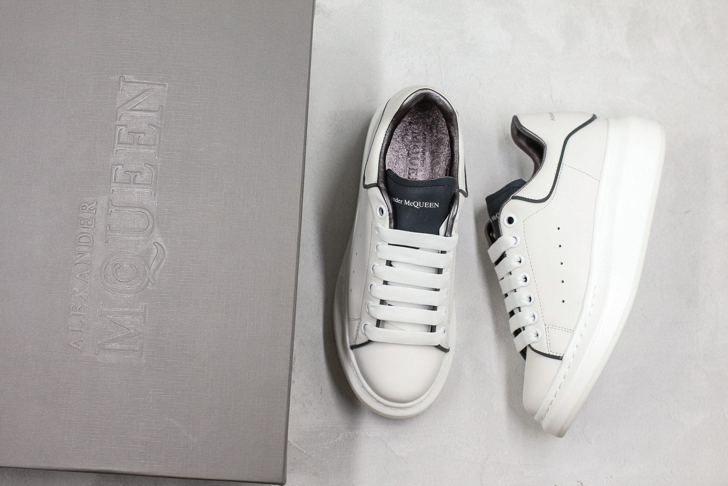 ALEXANDER MCQUEEN OVERSIZED SNEAKER