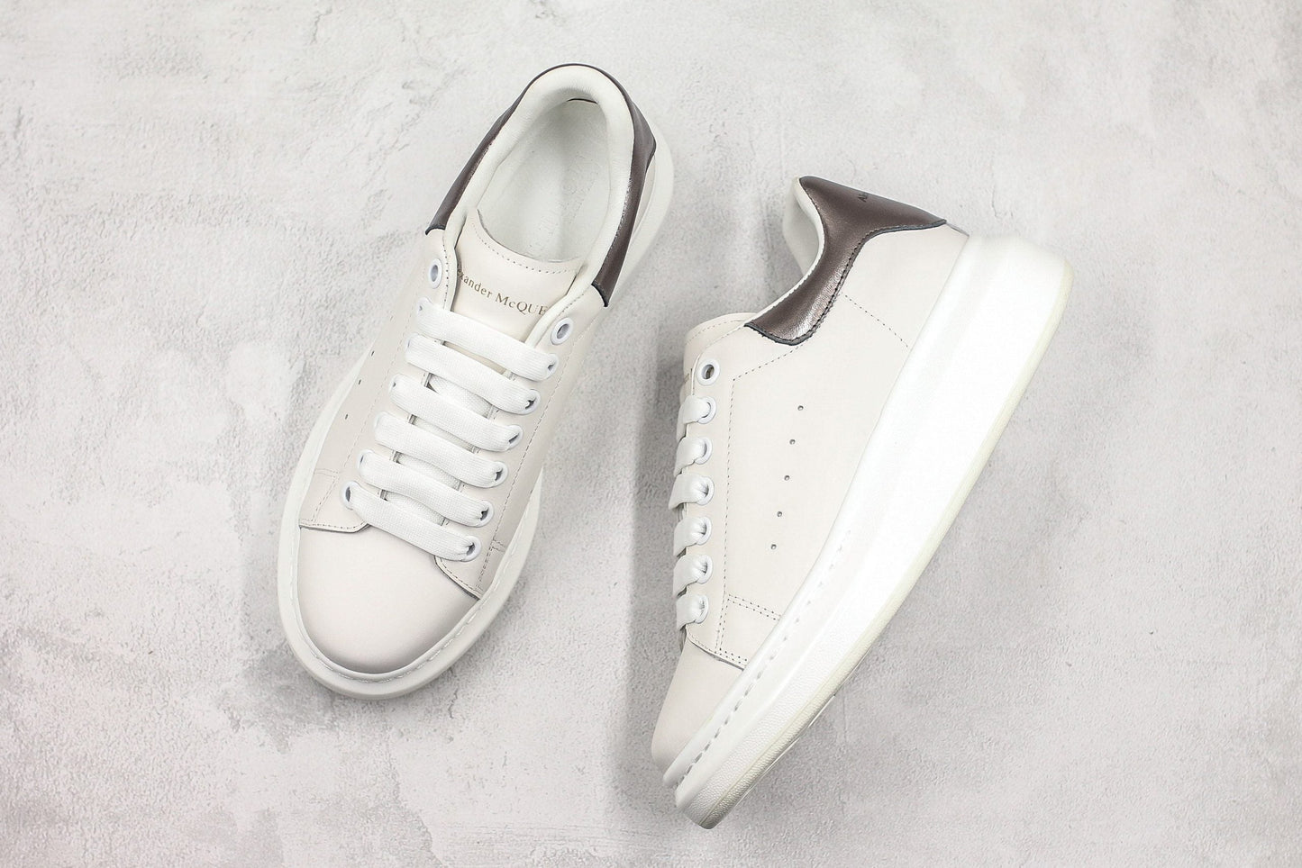 ALEXANDER MCQUEEN OVERSIZED SNEAKER