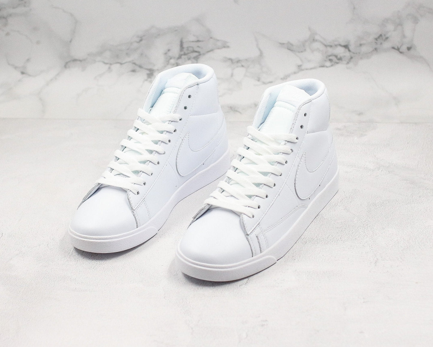 NIKE BLAZER MID