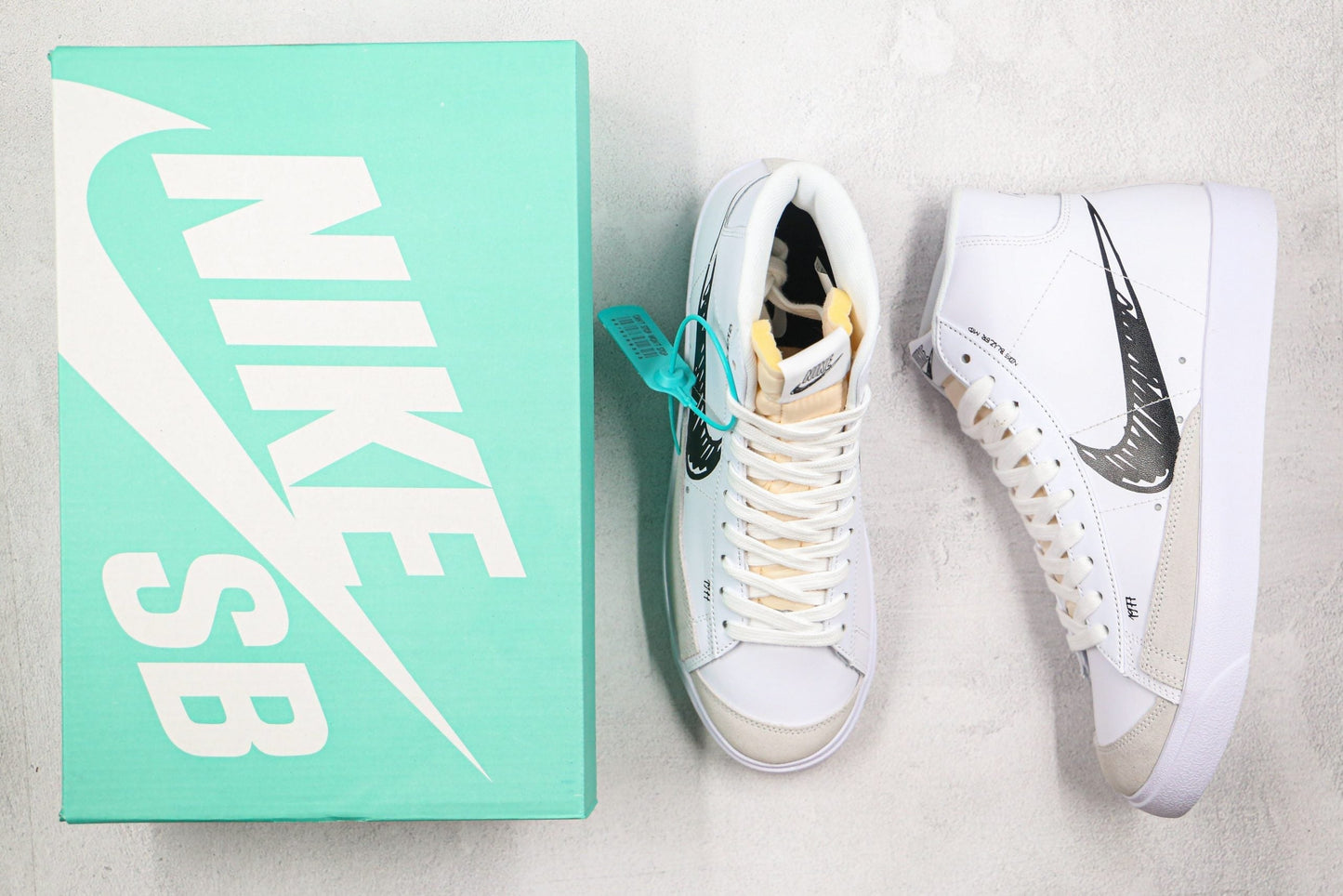 NIKE BLAZER MID