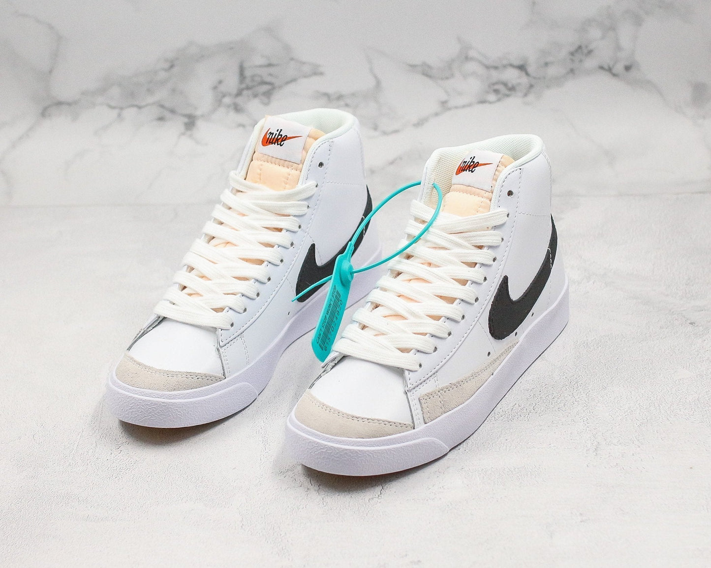 NIKE BLAZER MID