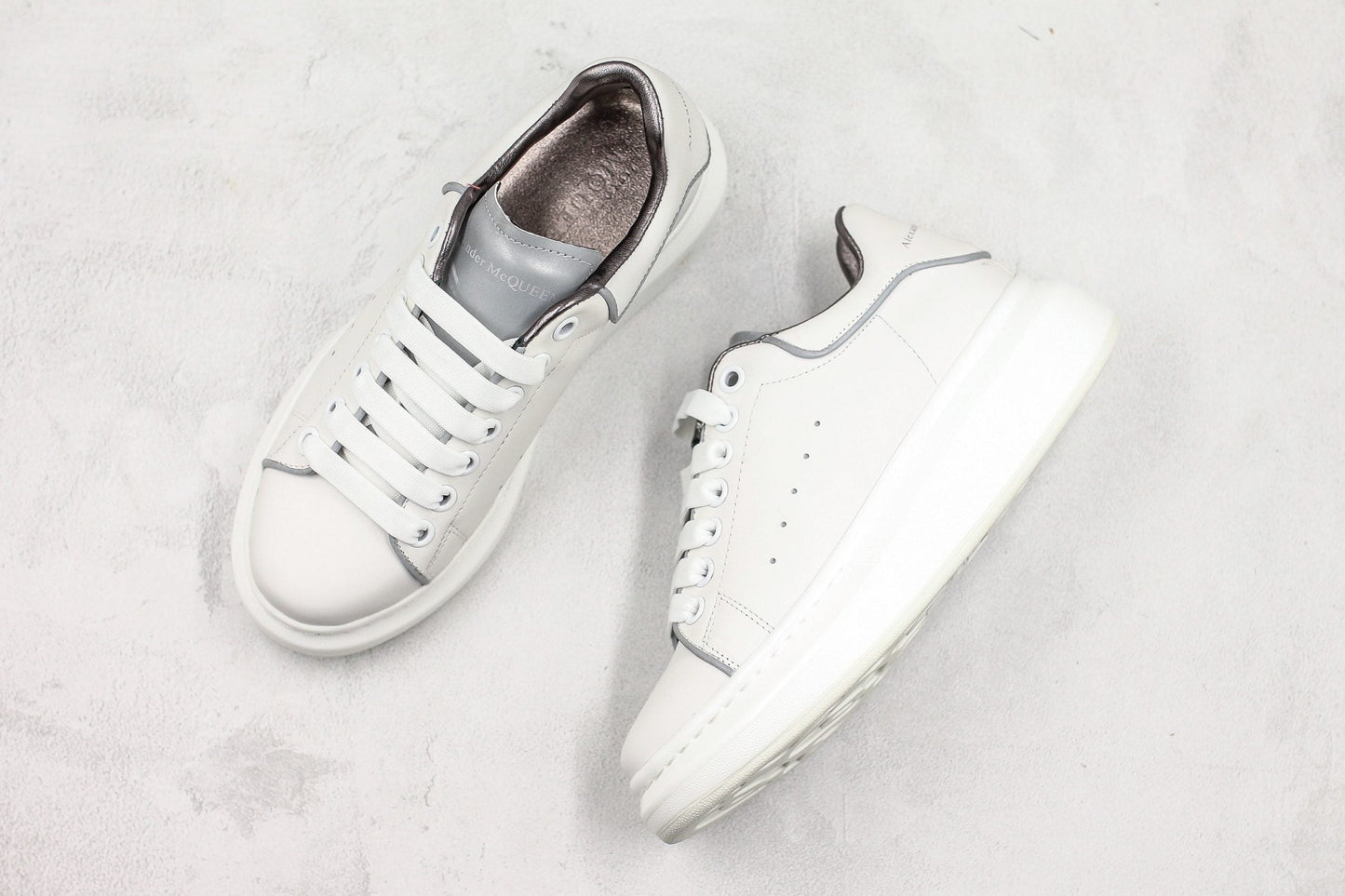 ALEXANDER MCQUEEN OVERSIZED SNEAKER