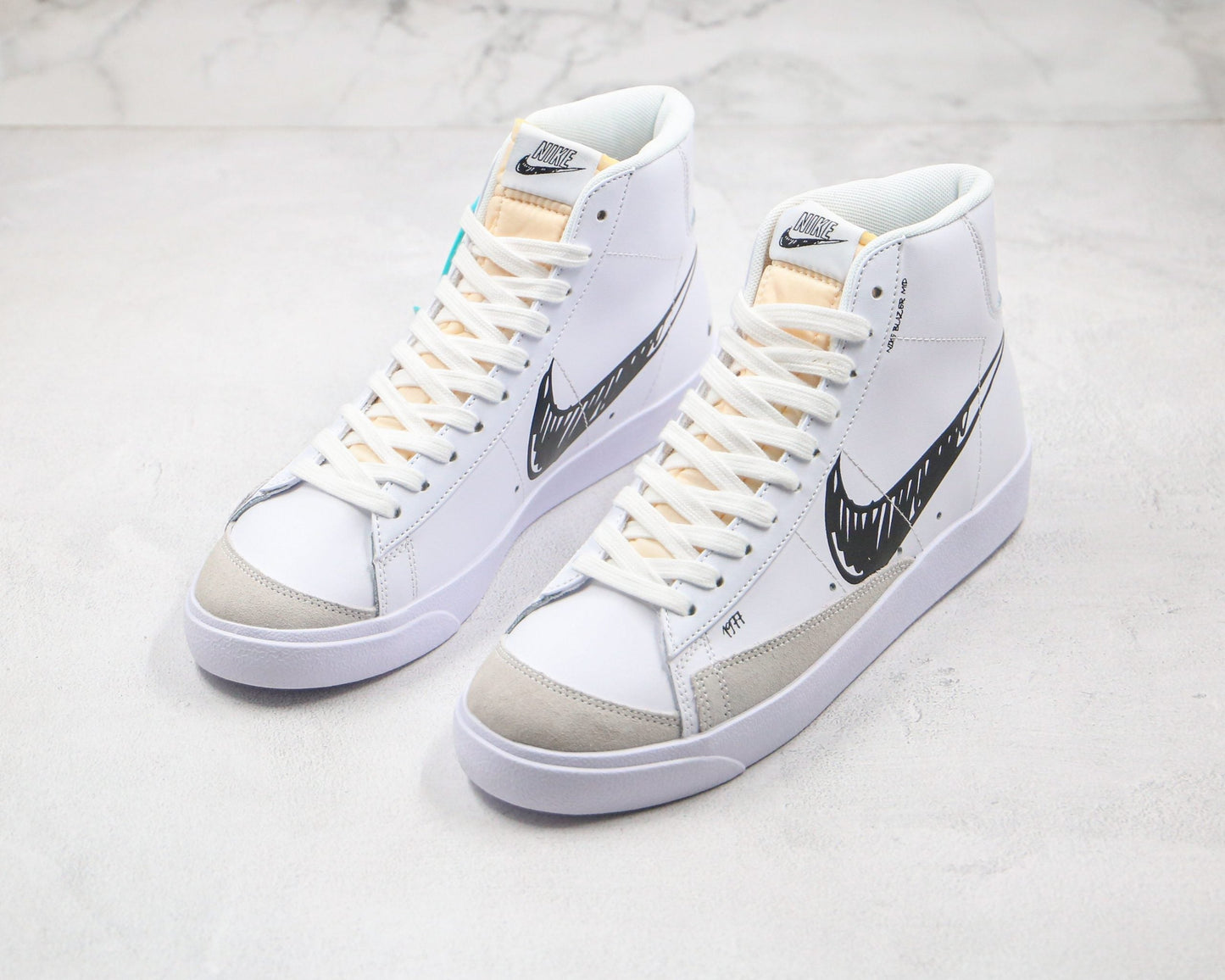 NIKE BLAZER MID