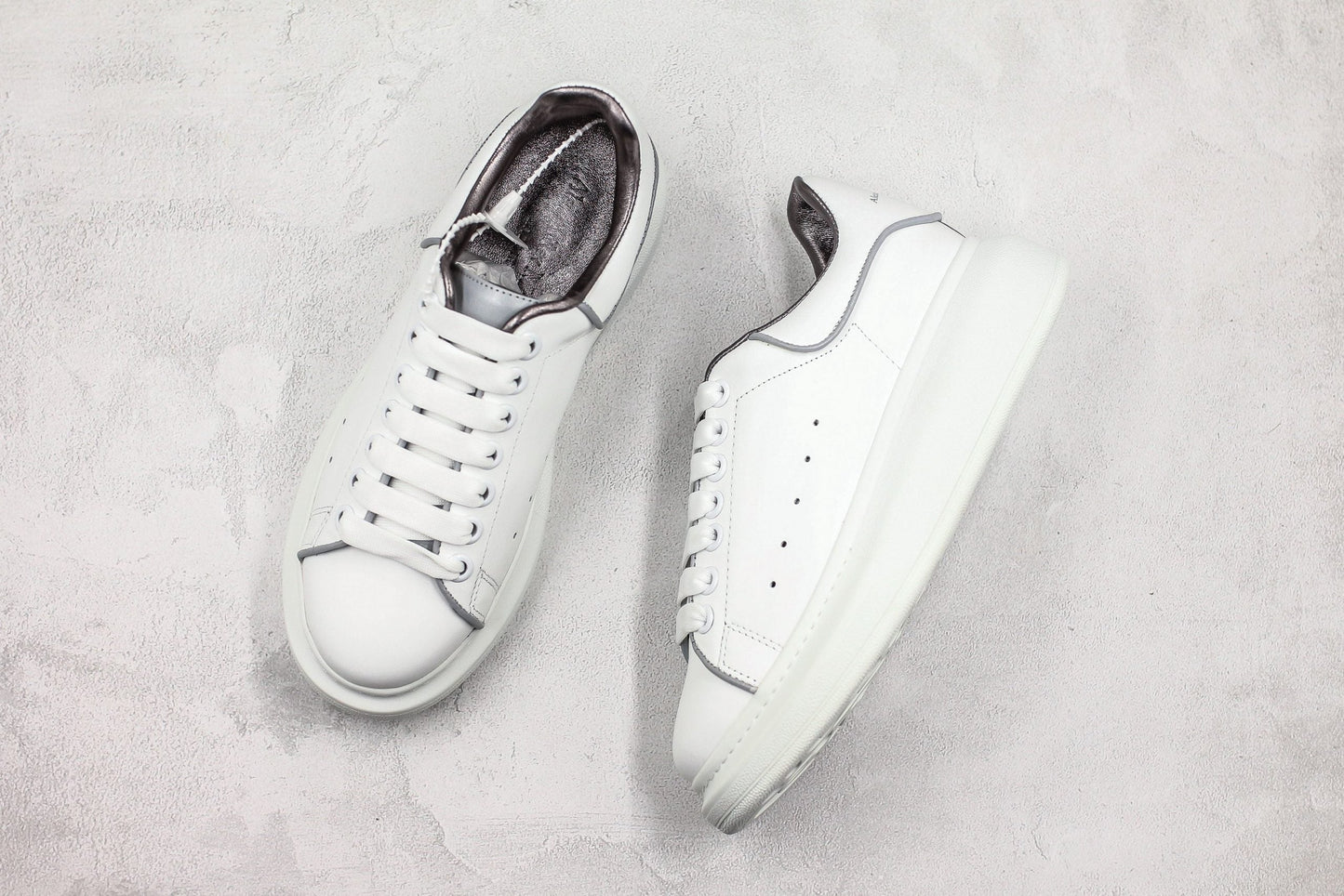 ALEXANDER MCQUEEN OVERSIZED SNEAKER