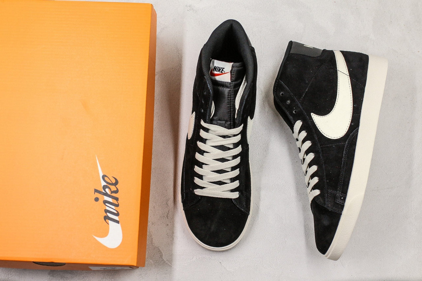 NIKE BLAZER MID