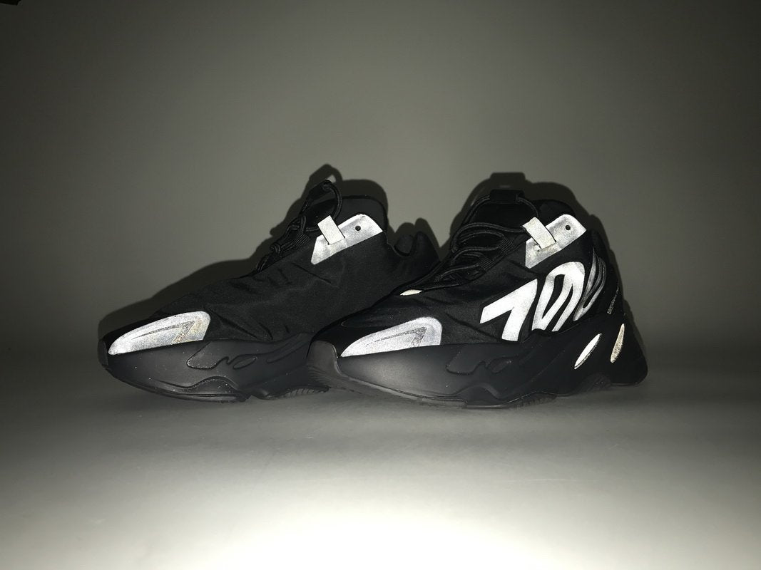 ADIDAS YEEZY BOOST 700 MNVN "BLACK"