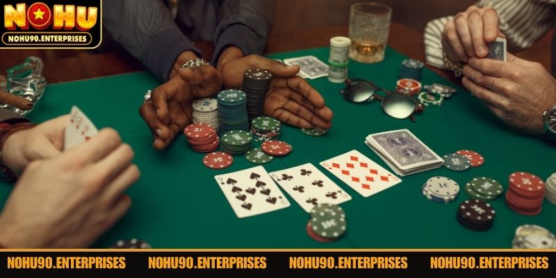 Xì tố đầy kịch tính khi bạn không biết giá trị bài đối thủ